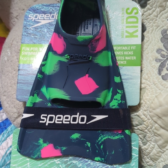 Speedo Kids Swim Fins in Black and Neon Green - Picture 1 of 11